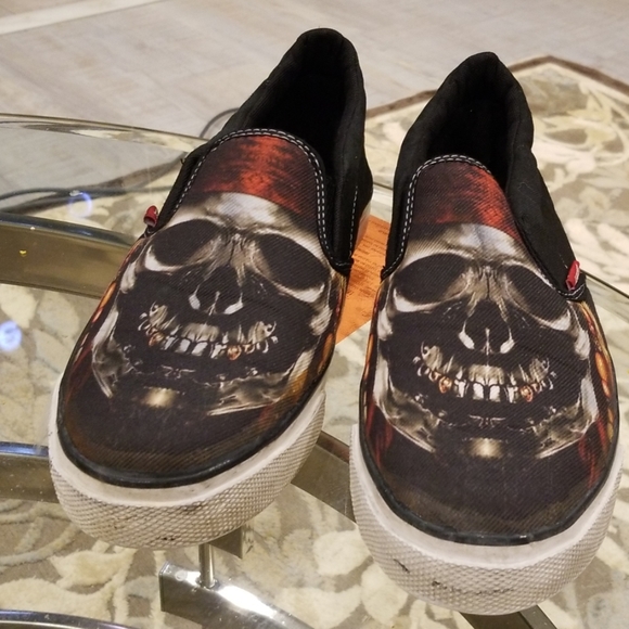 Size 8 striking skull loafers by Today - Picture 3 of 7